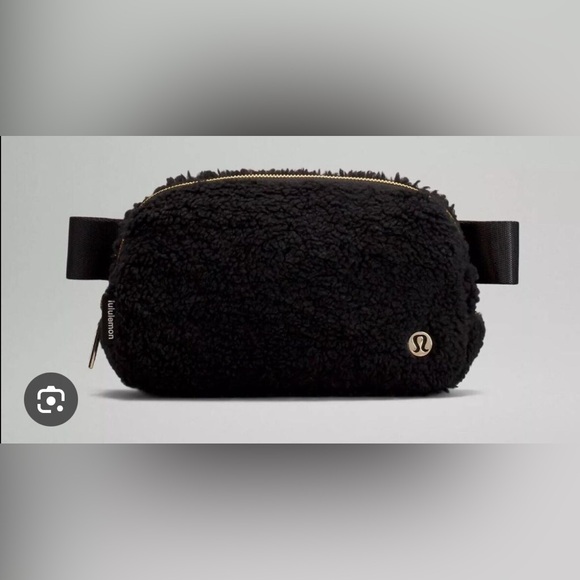 Lululemon black fleece everywhere belt bag large 2L - Picture 5 of 6